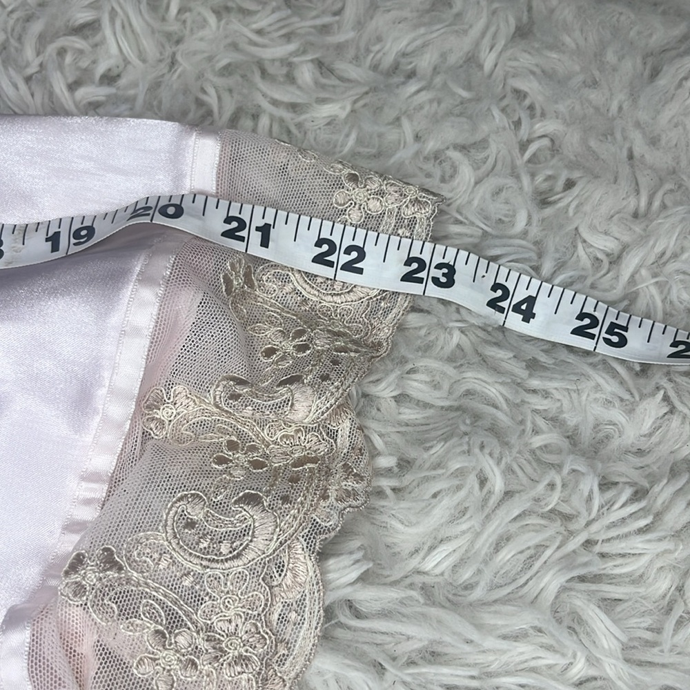Linea Donatella robe NWT women’s size small/medium with beautiful lace details - Picture 9 of 10